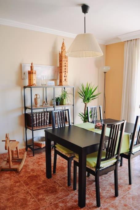 El Apartamento De Trini เซบีญา ภายนอก รูปภาพ